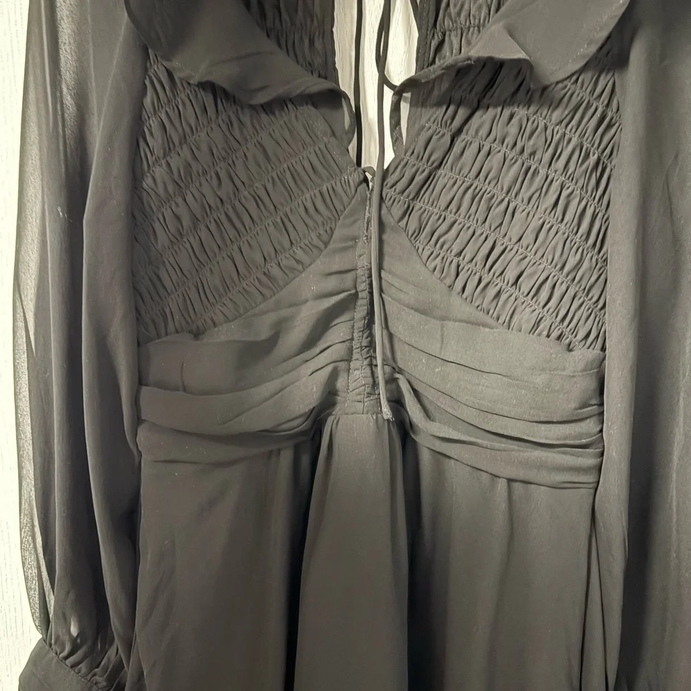 Preloved Elegant Black Dress - Picture 5 of 9